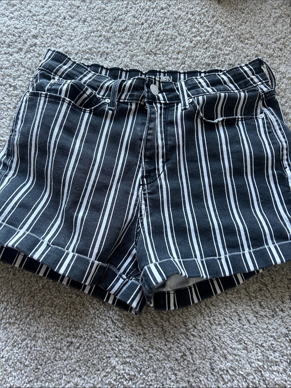 Levi’s Denizen shorts